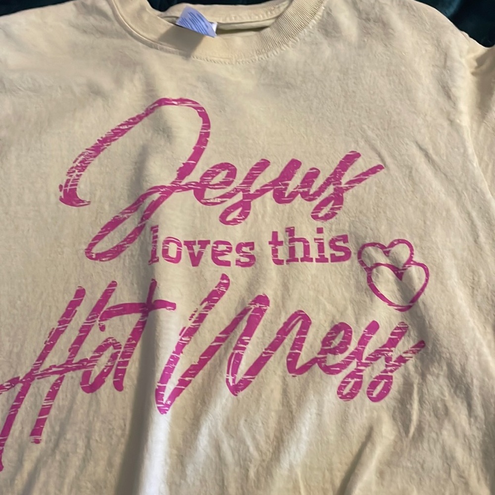 JESUS LOVES THIS HOT MESS TEE